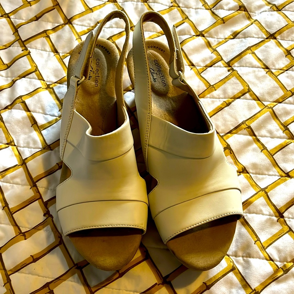 Clark’s comfy wedge sandals size 11